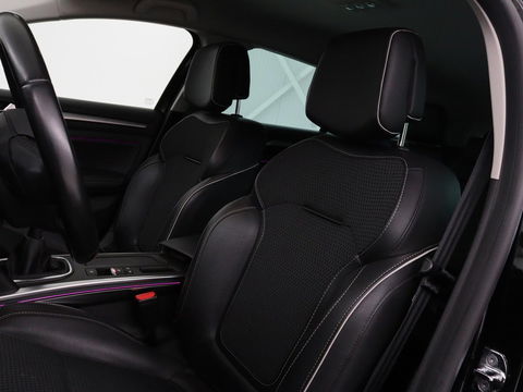 Renault Mégane 1.3 TCe Bose | Camera | Keyless | Carplay | Navigatie | Sfeerverlichting | Cruise Control | Climate control | Dodehoek detectie