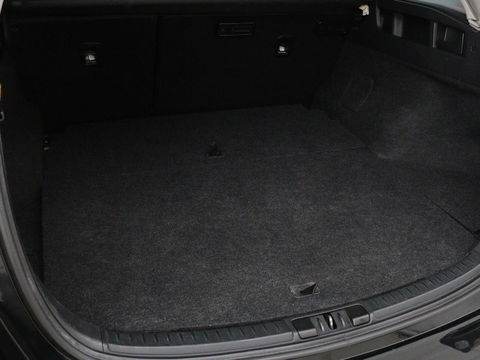 Toyota Auris 1.8 Hybr. Aspiration | Camera | Cruise control | Navigatie | Trekhaak | Climate control | DAB