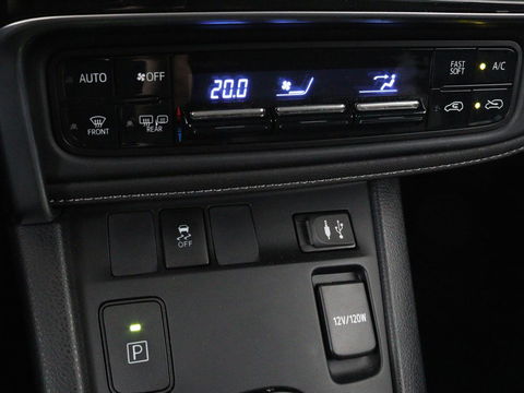 Toyota Auris 1.8 Hybr. Aspiration | Camera | Cruise control | Navigatie | Trekhaak | Climate control | DAB