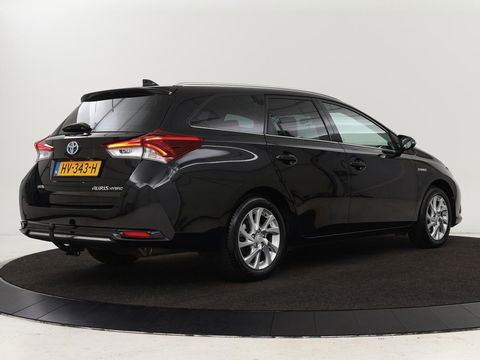 Toyota Auris 1.8 Hybr. Aspiration | Camera | Cruise control | Navigatie | Trekhaak | Climate control | DAB