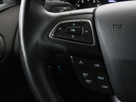 Ford Focus 1.0 Titanium | 84.000km NAP l Stoelverwarming | Cruise control | Navigatie | Climate control | Trekhaak