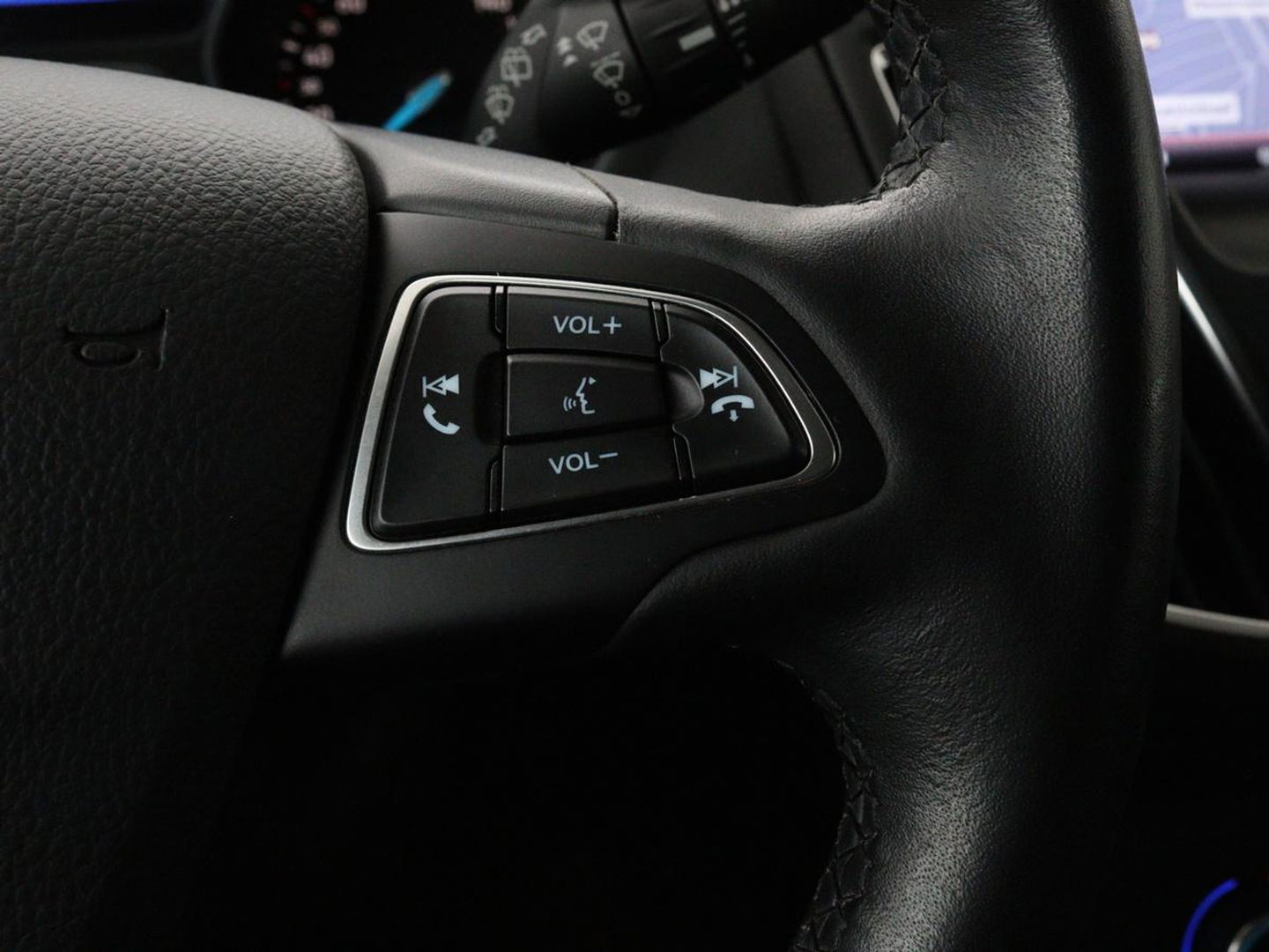 Ford Focus 1.0 Titanium | 84.000km NAP l Stoelverwarming | Cruise control | Navigatie | Climate control | Trekhaak