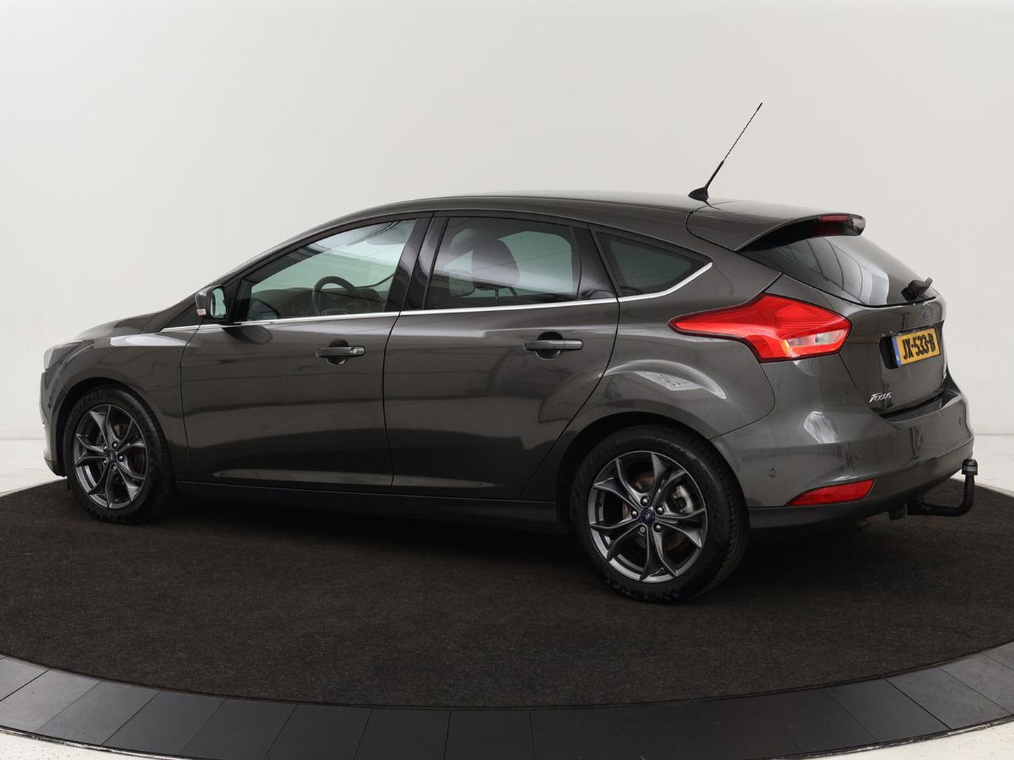 Ford Focus 1.0 Titanium | 84.000km NAP l Stoelverwarming | Cruise control | Navigatie | Climate control | Trekhaak