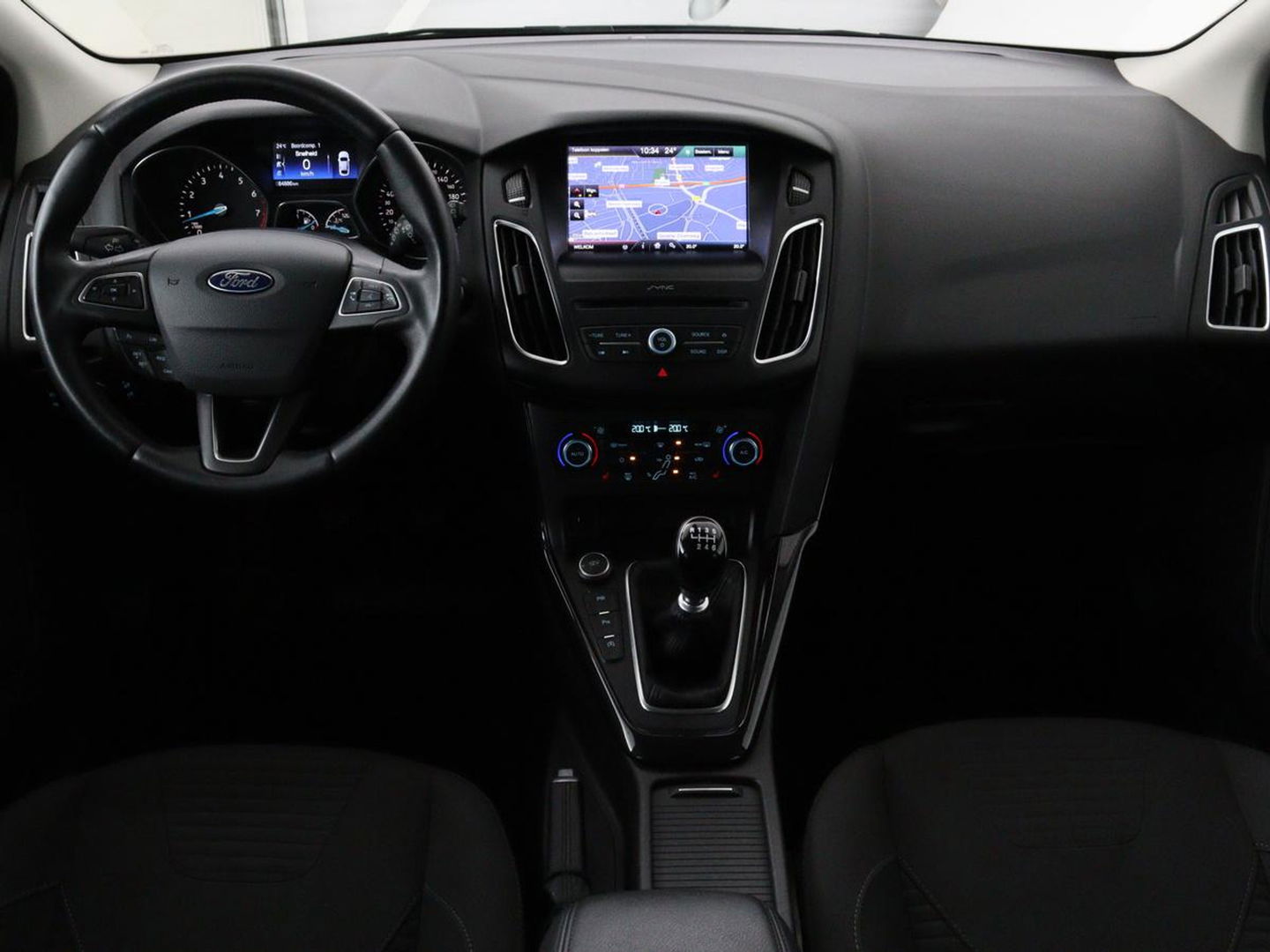 Ford Focus 1.0 Titanium | 84.000km NAP l Stoelverwarming | Cruise control | Navigatie | Climate control | Trekhaak