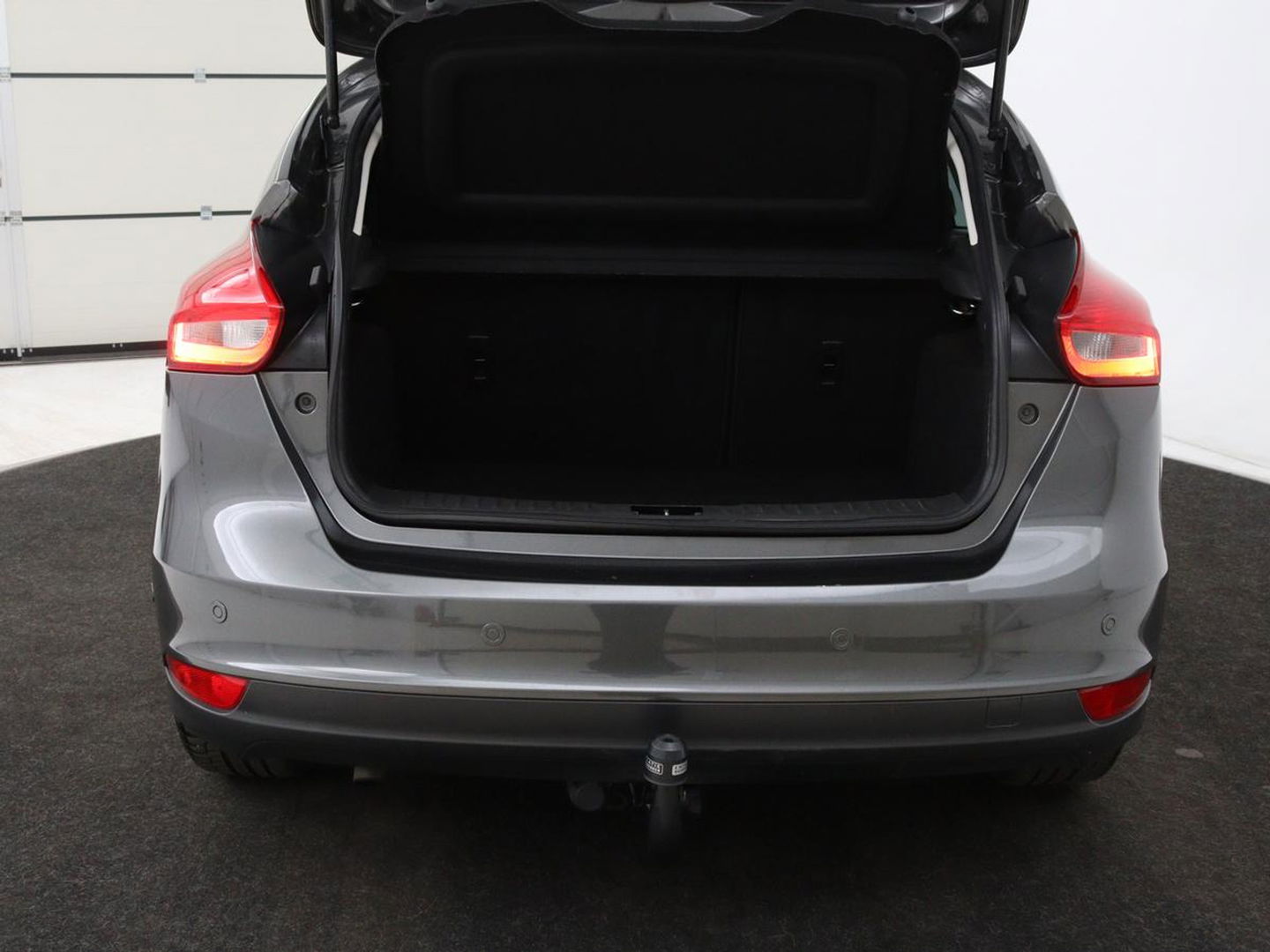 Ford Focus 1.0 Titanium | 84.000km NAP l Stoelverwarming | Cruise control | Navigatie | Climate control | Trekhaak