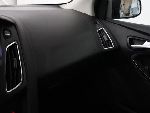 Ford Focus 1.0 Titanium | 84.000km NAP l Stoelverwarming | Cruise control | Navigatie | Climate control | Trekhaak