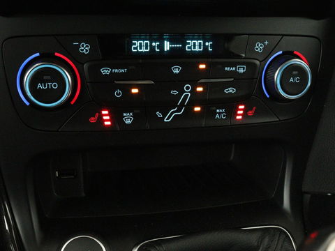 Ford Focus 1.0 Titanium | 84.000km NAP l Stoelverwarming | Cruise control | Navigatie | Climate control | Trekhaak