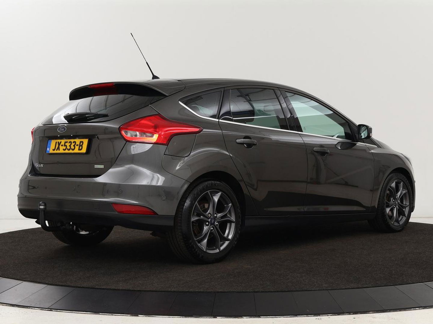 Ford Focus 1.0 Titanium | 84.000km NAP l Stoelverwarming | Cruise control | Navigatie | Climate control | Trekhaak