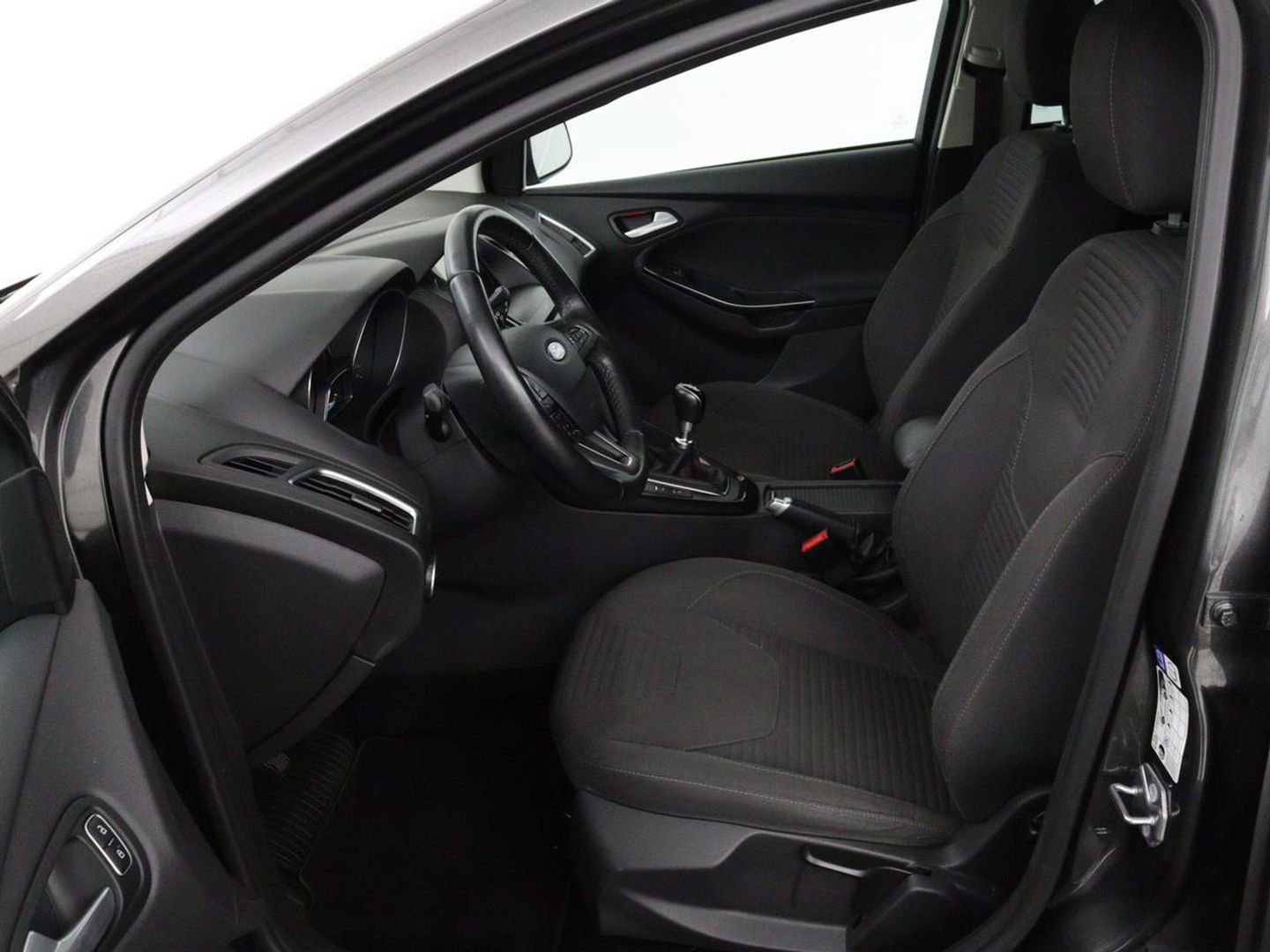 Ford Focus 1.0 Titanium | 84.000km NAP l Stoelverwarming | Cruise control | Navigatie | Climate control | Trekhaak