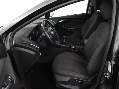 Ford Focus 1.0 Titanium | 84.000km NAP l Stoelverwarming | Cruise control | Navigatie | Climate control | Trekhaak