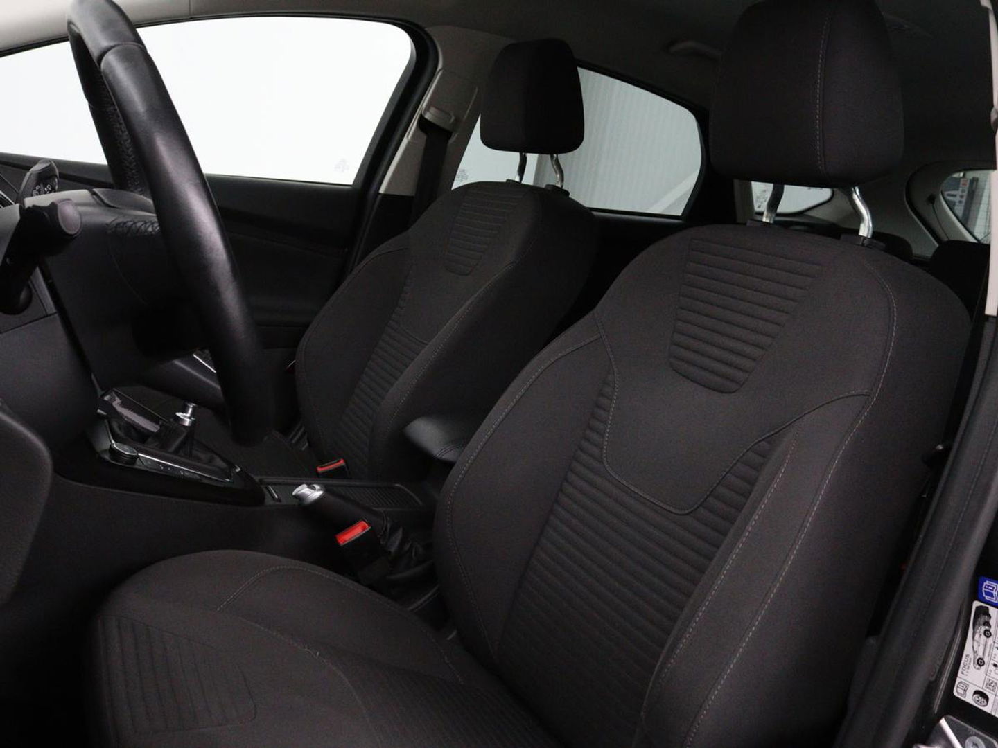 Ford Focus 1.0 Titanium | 84.000km NAP l Stoelverwarming | Cruise control | Navigatie | Climate control | Trekhaak