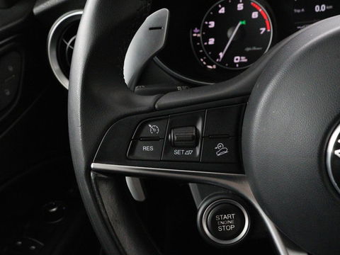 Alfa Romeo Stelvio 2.0 T Q4 Super | Camera | Sportstoelen | Xenon | Navigatie | Elektrische achterklep | Cruise control
