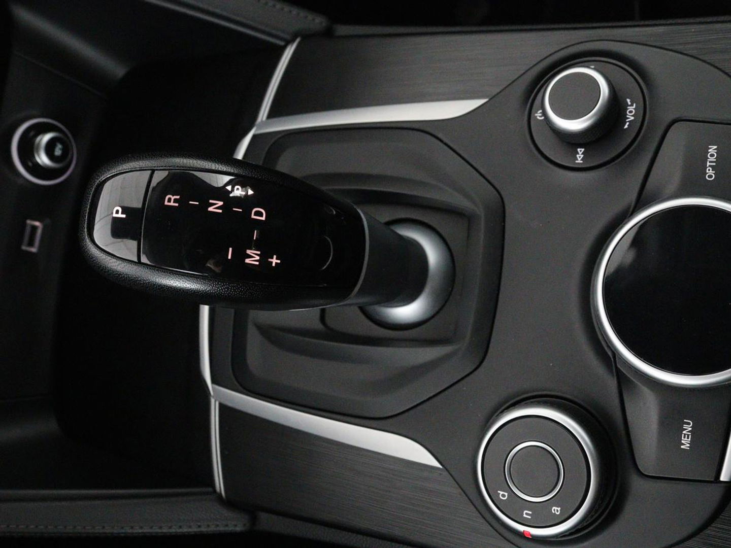 Alfa Romeo Stelvio 2.0 T Q4 Super | Camera | Sportstoelen | Xenon | Navigatie | Elektrische achterklep | Cruise control