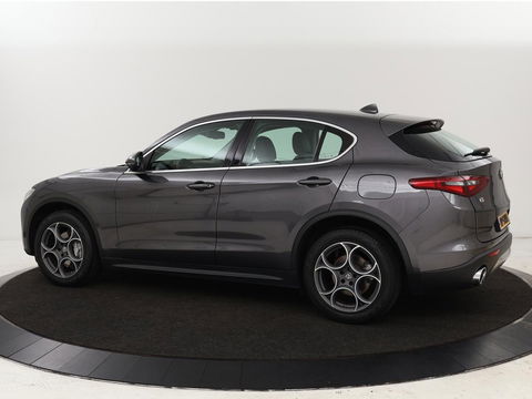 Alfa Romeo Stelvio 2.0 T Q4 Super | Camera | Sportstoelen | Xenon | Navigatie | Elektrische achterklep | Cruise control