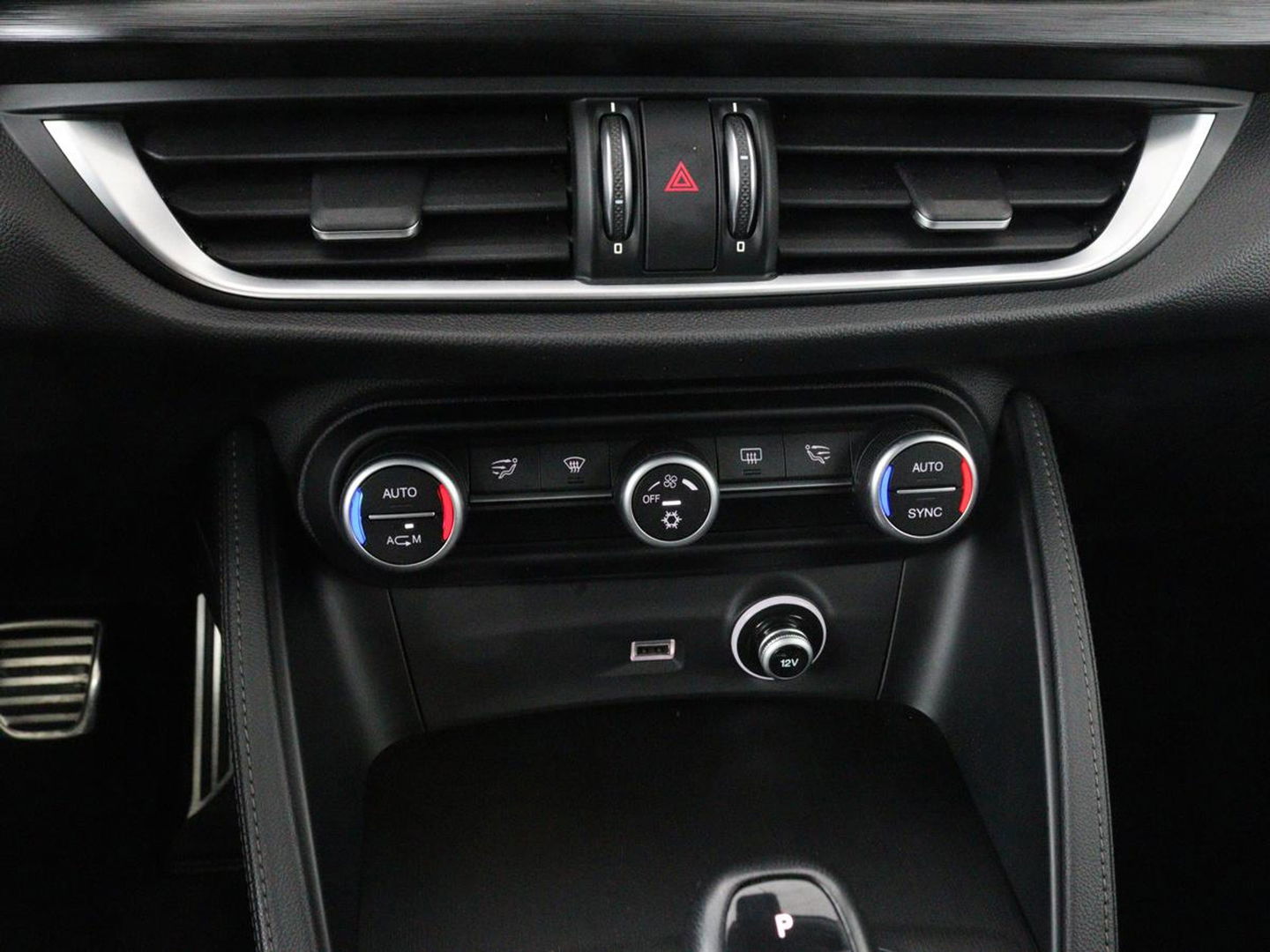 Alfa Romeo Stelvio 2.0 T Q4 Super | Camera | Sportstoelen | Xenon | Navigatie | Elektrische achterklep | Cruise control