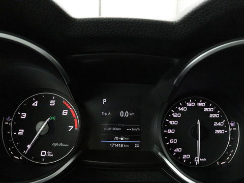 Alfa Romeo Stelvio 2.0 T Q4 Super | Camera | Sportstoelen | Xenon | Navigatie | Elektrische achterklep | Cruise control