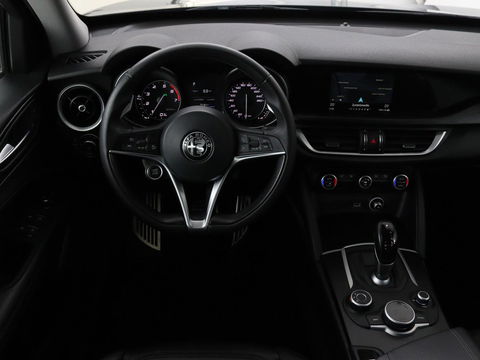 Alfa Romeo Stelvio 2.0 T Q4 Super | Camera | Sportstoelen | Xenon | Navigatie | Elektrische achterklep | Cruise control
