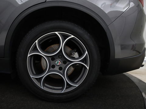 Alfa Romeo Stelvio 2.0 T Q4 Super | Camera | Sportstoelen | Xenon | Navigatie | Elektrische achterklep | Cruise control