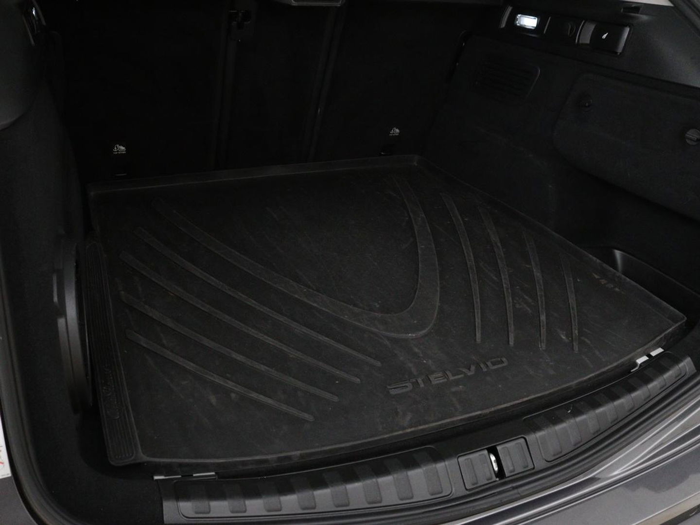 Alfa Romeo Stelvio 2.0 T Q4 Super | Camera | Sportstoelen | Xenon | Navigatie | Elektrische achterklep | Cruise control