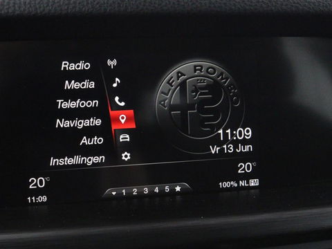Alfa Romeo Stelvio 2.0 T Q4 Super | Camera | Sportstoelen | Xenon | Navigatie | Elektrische achterklep | Cruise control