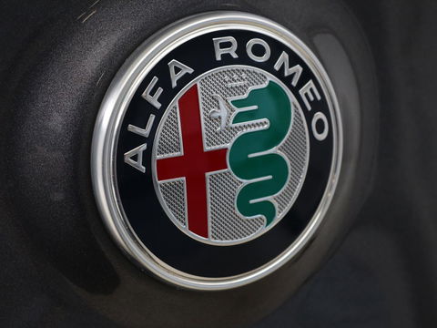 Alfa Romeo Stelvio 2.0 T Q4 Super | Camera | Sportstoelen | Xenon | Navigatie | Elektrische achterklep | Cruise control