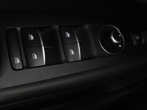 Alfa Romeo Stelvio 2.0 T Q4 Super | Camera | Sportstoelen | Xenon | Navigatie | Elektrische achterklep | Cruise control