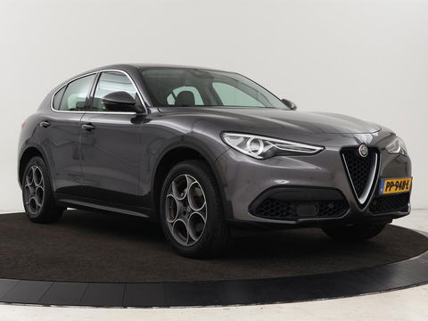 Alfa Romeo Stelvio 2.0 T Q4 Super | Camera | Sportstoelen | Xenon | Navigatie | Elektrische achterklep | Cruise control