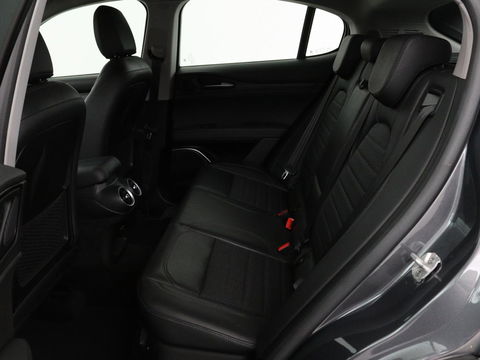 Alfa Romeo Stelvio 2.0 T Q4 Super | Camera | Sportstoelen | Xenon | Navigatie | Elektrische achterklep | Cruise control