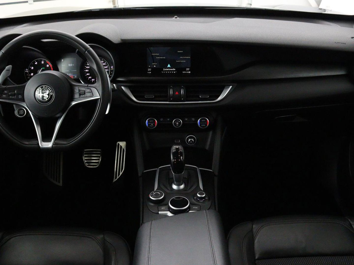 Alfa Romeo Stelvio 2.0 T Q4 Super | Camera | Sportstoelen | Xenon | Navigatie | Elektrische achterklep | Cruise control