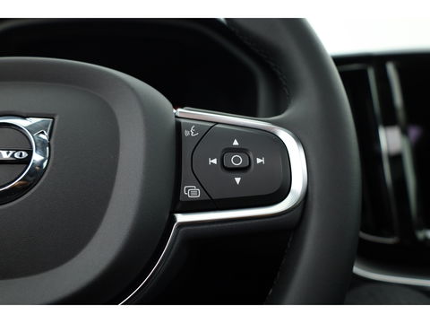 Volvo XC60 T6 Recharge Core | Pano | Pilot Assist | Camera | Stoel- Stuurverw. | Google info.