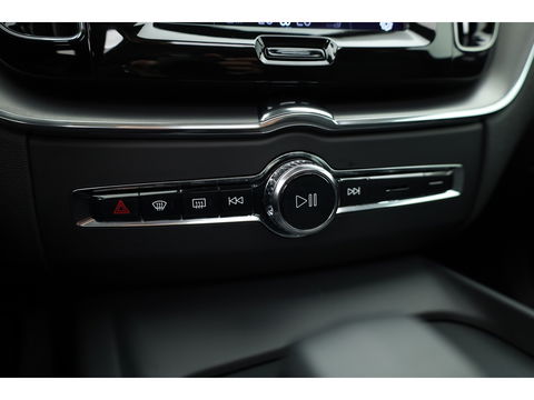 Volvo XC60 T6 Recharge Core | Pano | Pilot Assist | Camera | Stoel- Stuurverw. | Google info.