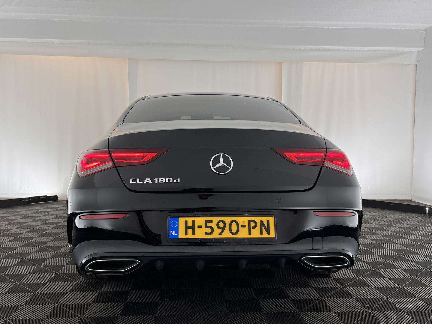 Mercedes-Benz CLA-Klasse 180 d Business Solution AMG Aut. *PANO | WIDE-SCREEN-COCKPIT | FULL-LED | AMBIENT-LIGHT | LEATHER-MICROFIBRE | CAMERA | NAVI-FULLMAP | ECC | PDC | CRUISE | SPORT-SEATS | 18"ALU*