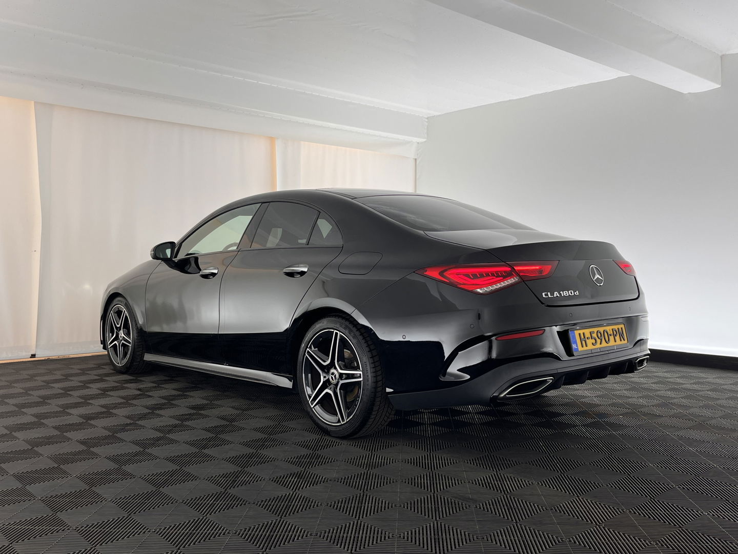 Mercedes-Benz CLA-Klasse 180 d Business Solution AMG Aut. *PANO | WIDE-SCREEN-COCKPIT | FULL-LED | AMBIENT-LIGHT | LEATHER-MICROFIBRE | CAMERA | NAVI-FULLMAP | ECC | PDC | CRUISE | SPORT-SEATS | 18"ALU*