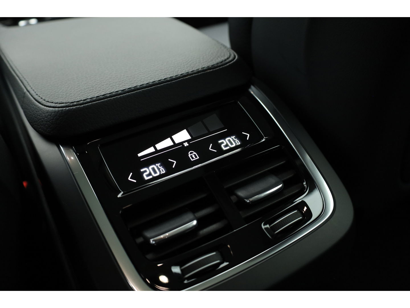 Volvo XC90 2.0 T8 Recharge AWD Inscription Expression | Navi | Adapt. Cruise | Elek. Trekhaak | Dodehoek | Stoel-Stuurverw.  | CarPlay