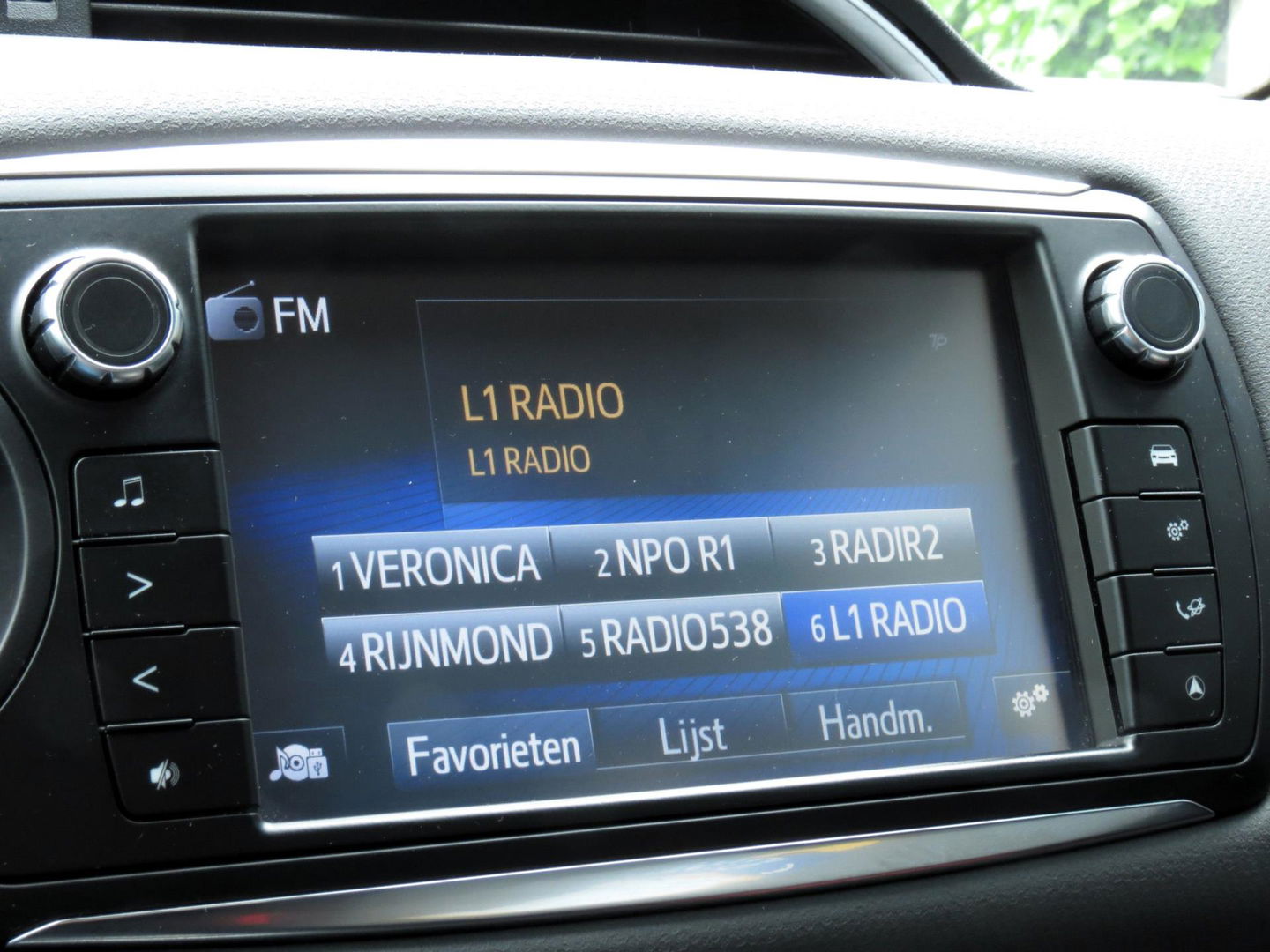 Toyota Yaris 1.5 Hybrid Lease | NIEUWE TYPE | NAVIGATIE | ACHTERUITRIJCAMERA | CLIMA-AIRCO | KEYLESS START |