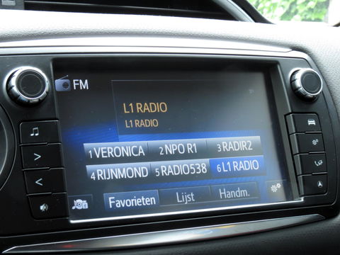 Toyota Yaris 1.5 Hybrid Lease | NIEUWE TYPE | NAVIGATIE | ACHTERUITRIJCAMERA | CLIMA-AIRCO | KEYLESS START |