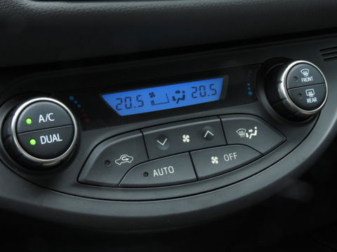 Toyota Yaris 1.5 Hybrid Lease | NIEUWE TYPE | NAVIGATIE | ACHTERUITRIJCAMERA | CLIMA-AIRCO | KEYLESS START |