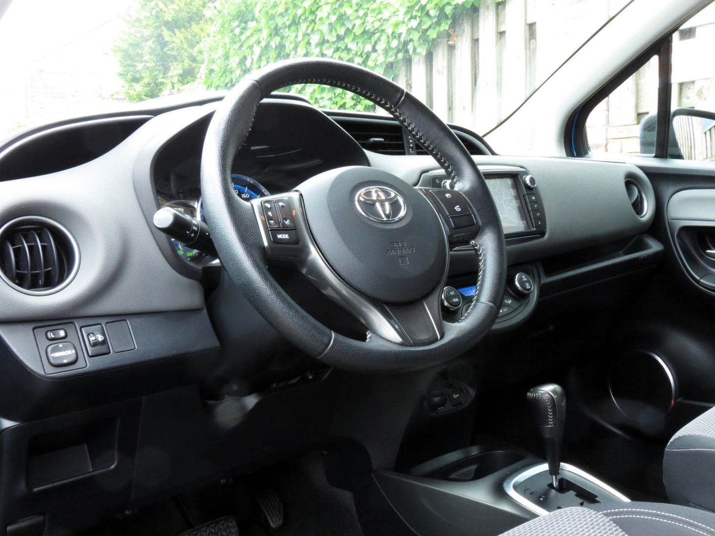 Toyota Yaris 1.5 Hybrid Lease | NIEUWE TYPE | NAVIGATIE | ACHTERUITRIJCAMERA | CLIMA-AIRCO | KEYLESS START |