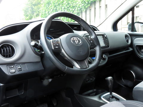Toyota Yaris 1.5 Hybrid Lease | NIEUWE TYPE | NAVIGATIE | ACHTERUITRIJCAMERA | CLIMA-AIRCO | KEYLESS START |