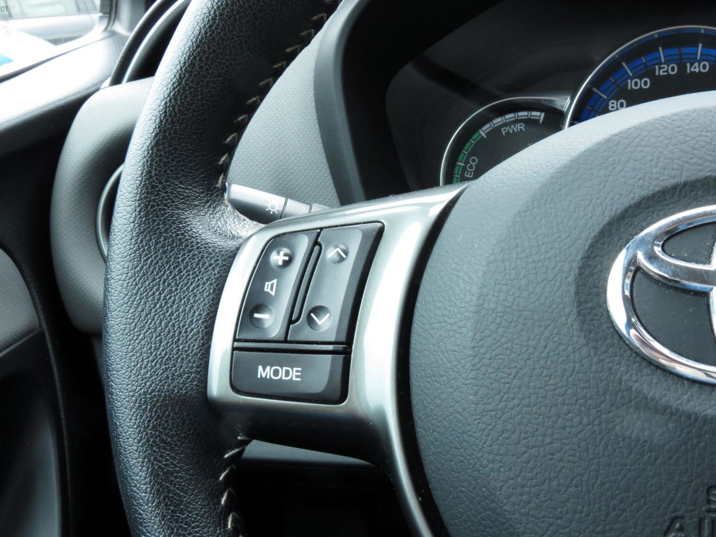 Toyota Yaris 1.5 Hybrid Lease | NIEUWE TYPE | NAVIGATIE | ACHTERUITRIJCAMERA | CLIMA-AIRCO | KEYLESS START |