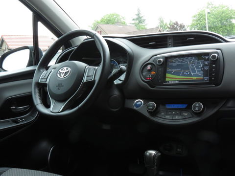 Toyota Yaris 1.5 Hybrid Lease | NIEUWE TYPE | NAVIGATIE | ACHTERUITRIJCAMERA | CLIMA-AIRCO | KEYLESS START |