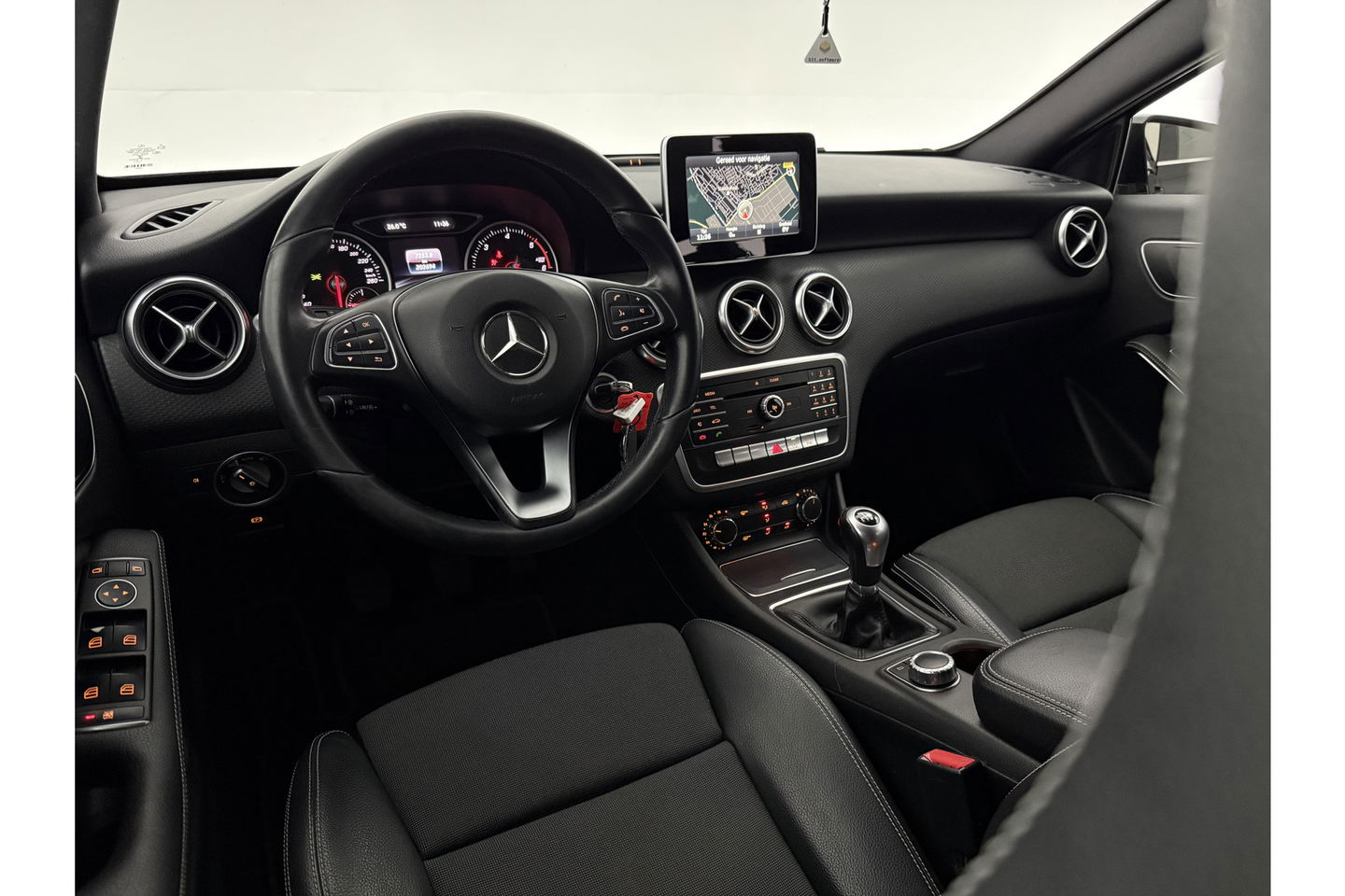 Mercedes-Benz A-Klasse 180 d Airco Cruise Navi LED Parkeersensoren 16"LMV