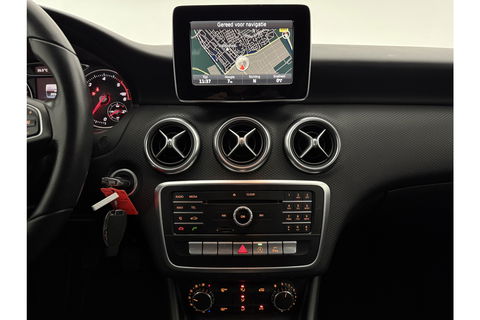 Mercedes-Benz A-Klasse 180 d Airco Cruise Navi LED Parkeersensoren 16"LMV