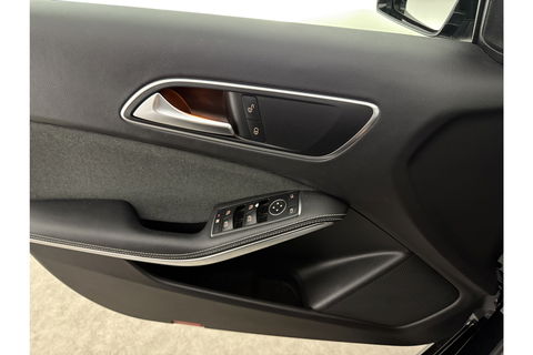 Mercedes-Benz A-Klasse 180 d Airco Cruise Navi LED Parkeersensoren 16"LMV