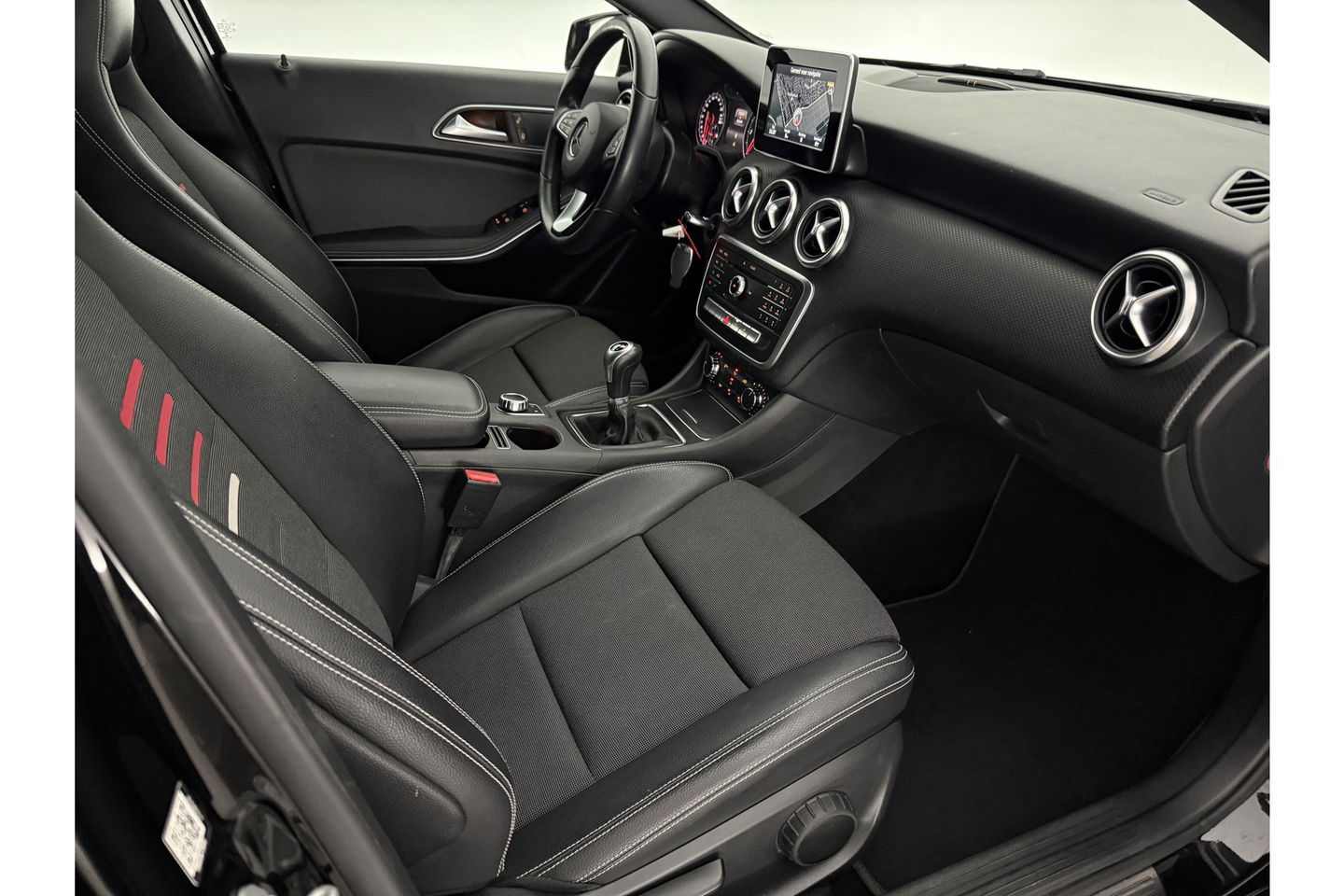 Mercedes-Benz A-Klasse 180 d Airco Cruise Navi LED Parkeersensoren 16"LMV