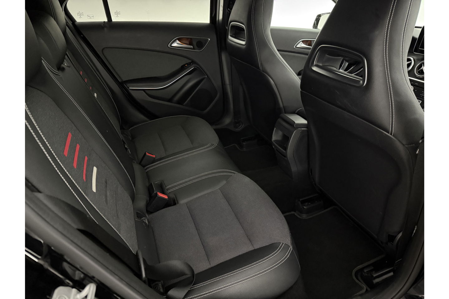 Mercedes-Benz A-Klasse 180 d Airco Cruise Navi LED Parkeersensoren 16"LMV