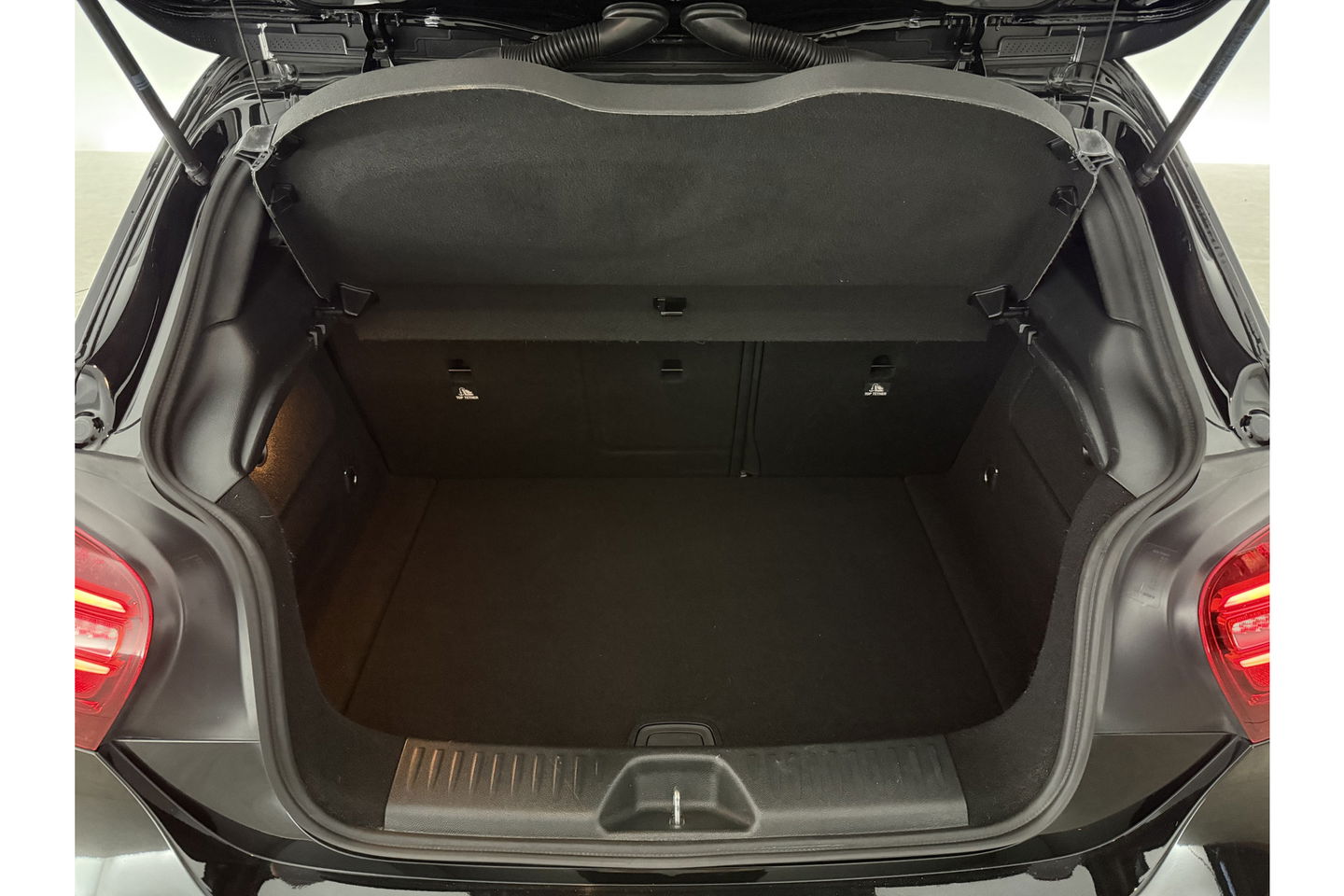 Mercedes-Benz A-Klasse 180 d Airco Cruise Navi LED Parkeersensoren 16"LMV