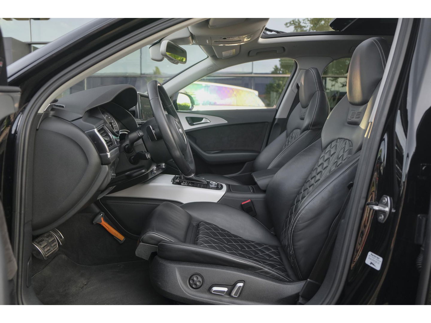 Audi S6 Avant 4.0 TFSI V8 450pk Panoramadak Supersportstoelen B&O 3d Luchtvering Matrix led Black pack