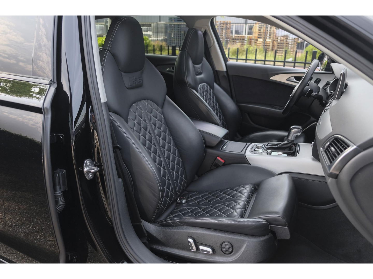 Audi S6 Avant 4.0 TFSI V8 450pk Panoramadak Supersportstoelen B&O 3d Luchtvering Matrix led Black pack