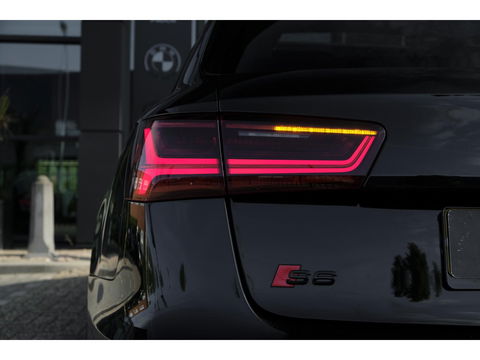 Audi S6 Avant 4.0 TFSI V8 450pk Panoramadak Supersportstoelen B&O 3d Luchtvering Matrix led Black pack